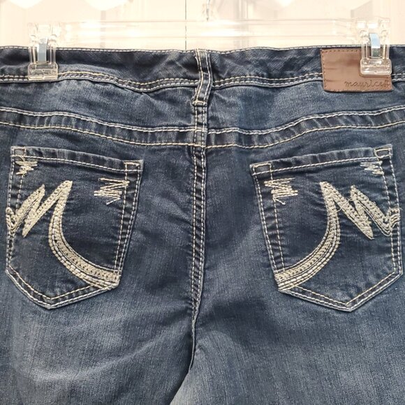 MAURICES Straight Leg Jeans Womens Blue Med. Wash Mid Rise Stretch 11/12 Short - Picture 4 of 5